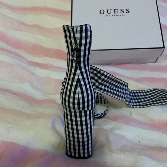 NWT Guess black and white gingham shoes - Picture 4 of 7